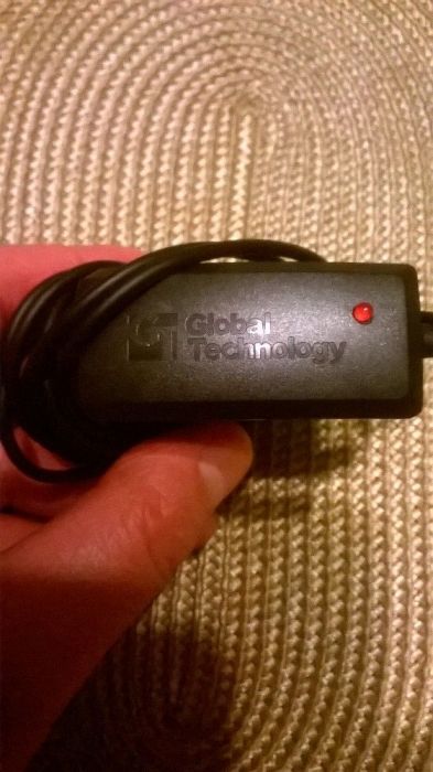 Trzy jak Nowe markowe ładowarki - Dwie Nokia i Global Technology.