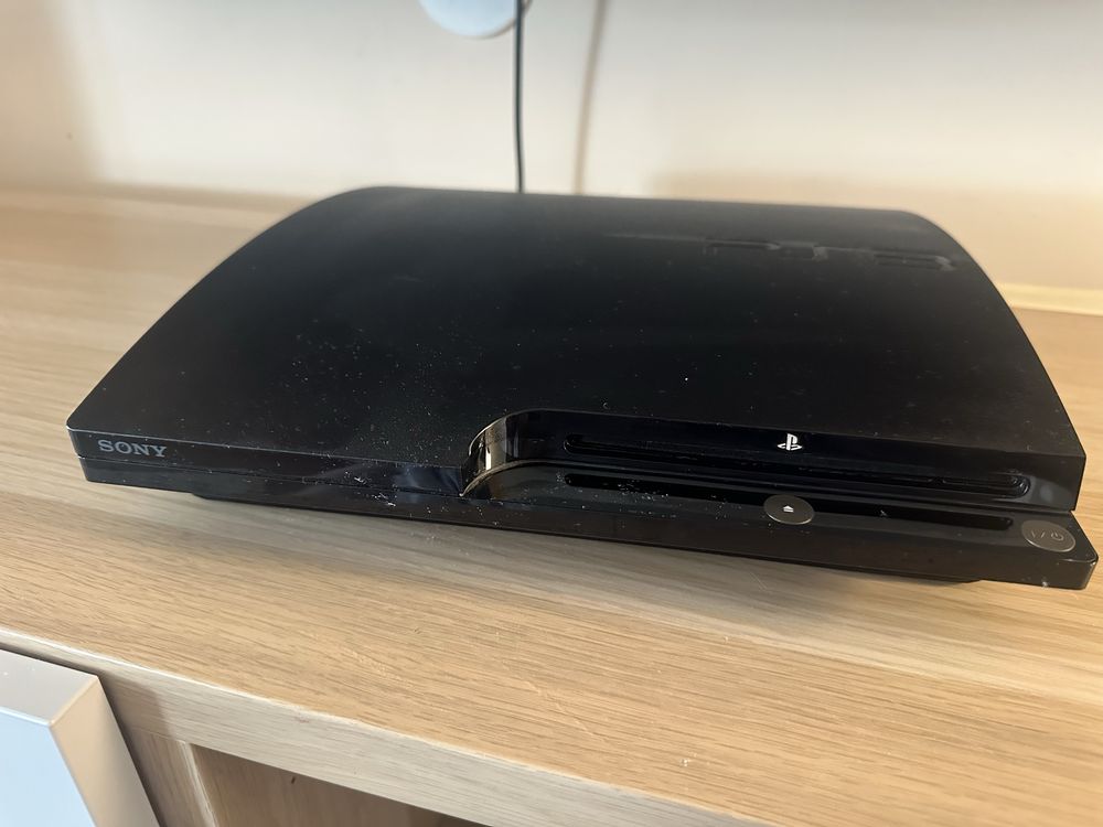 Play Station 3 SLIM + pad + 3 GRY!!!