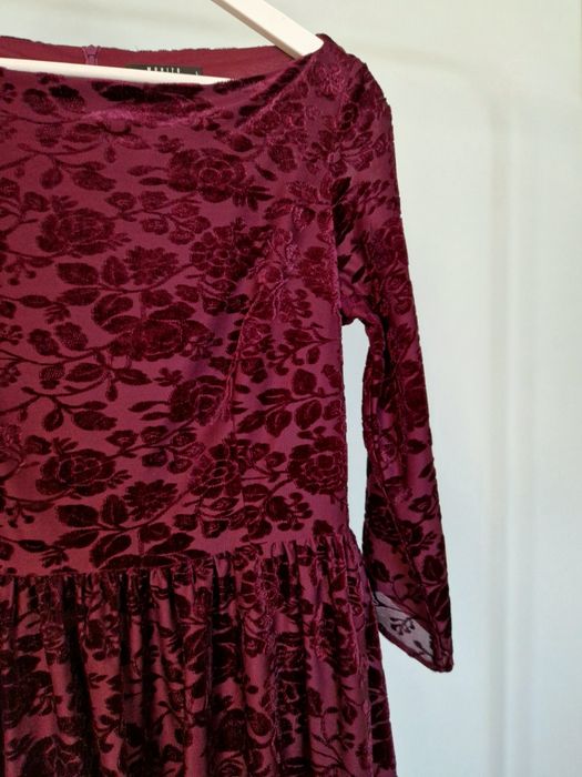 Bordowa burgundowa fioletowa krótka sukienka welurowa devore Mohito