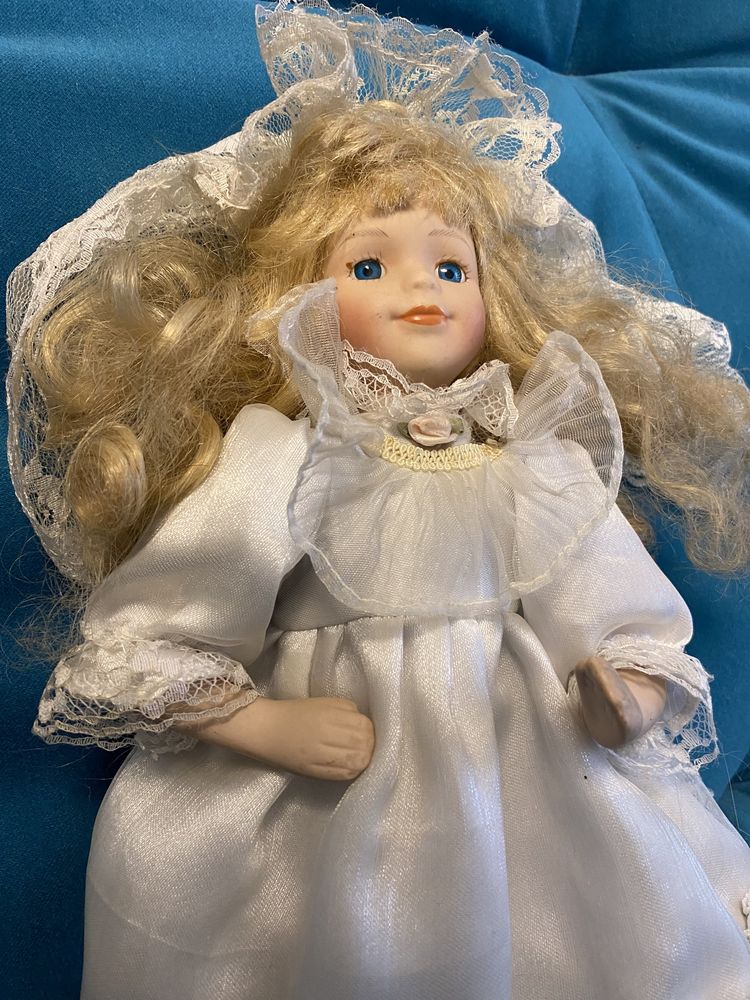 Фарфоровая кукла - невеста