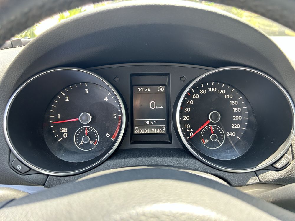 VW Golf VI 1.6 TDI 105 CV