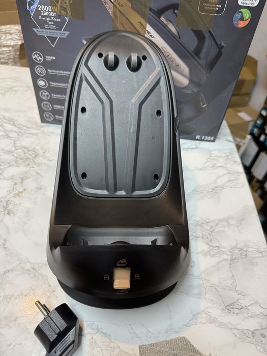 Паровой утюг с подставкой R.1305 комбинированный RAF