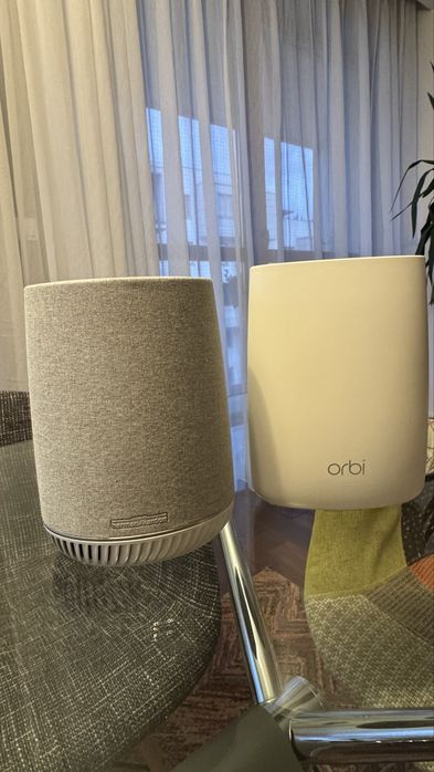 Netgear Orbi Voice - router RBR50 + satelita/głośnik HK RBS40V