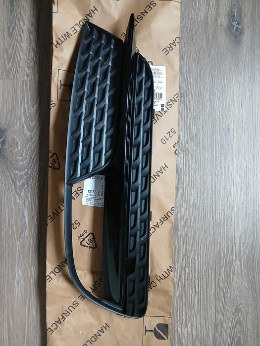 Grelha Nova embalada Original lado direito nevoeiro Audi A5 2012 a 16