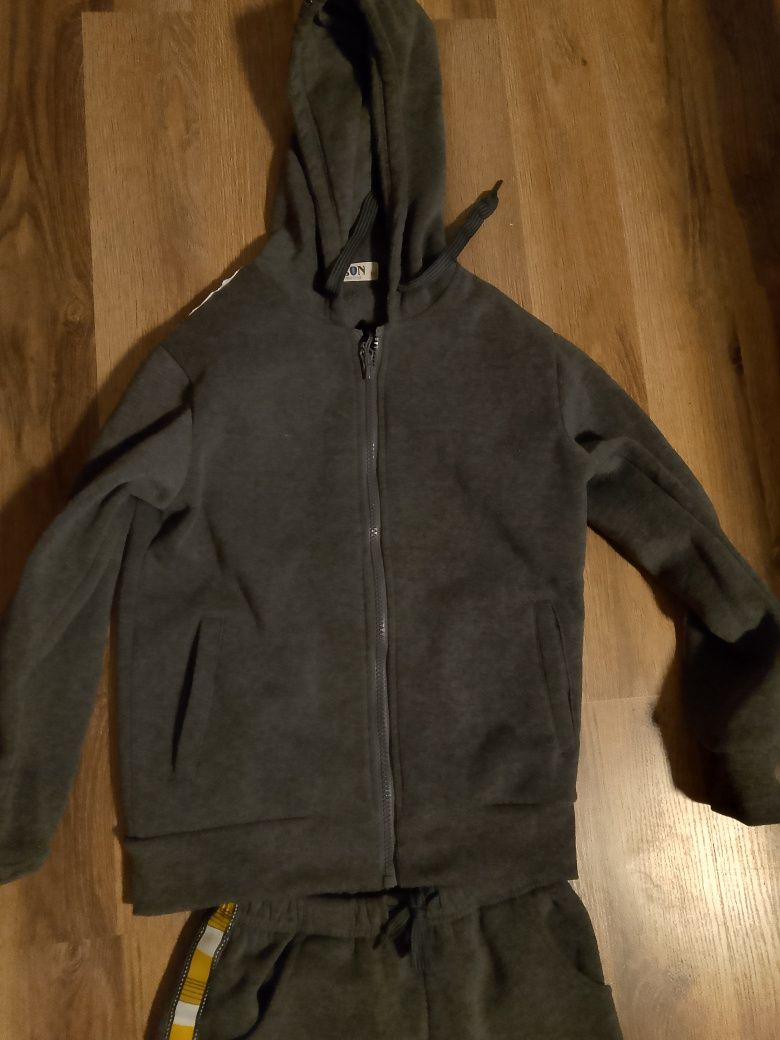 Komplet sportowy (bluza+ spodnie dla chłopca), marka Sezon