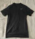 T-shirt desportiva Nike (Tamanho S)