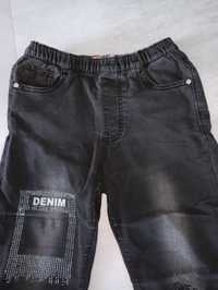 Spodnie jeans z dziurami 146/152