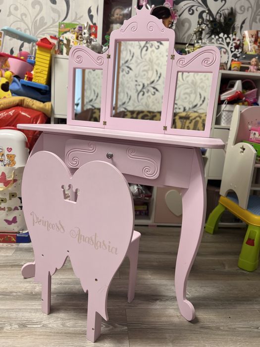 Макіяжне трюмо-столик для дівчинки