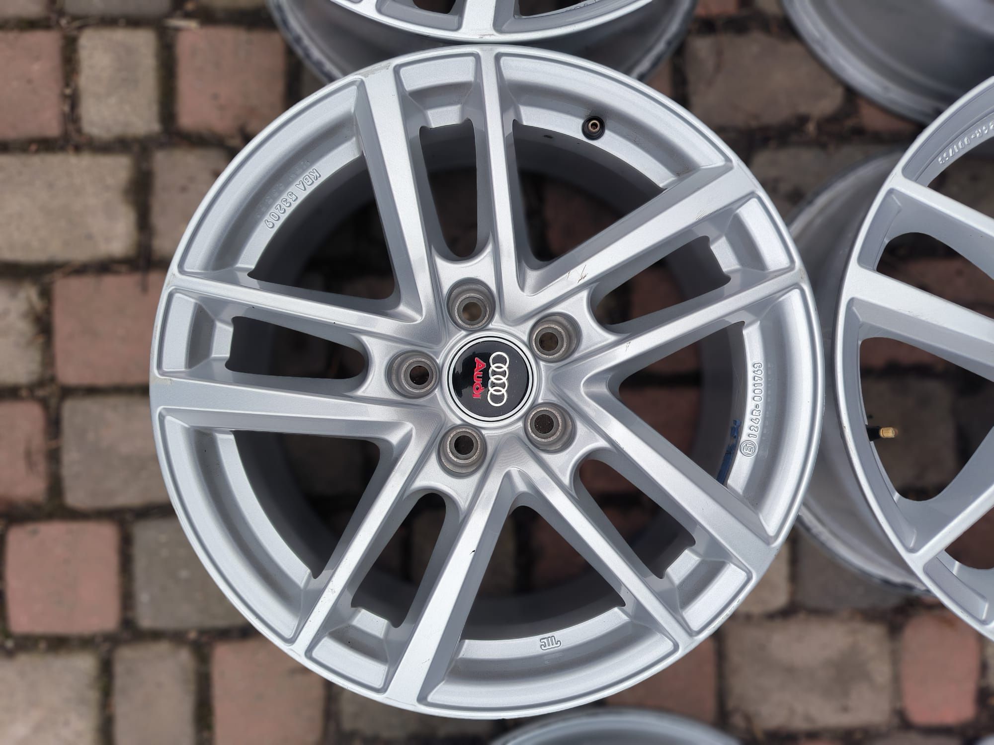 Felgi aluminiowe 17 Audi A4 A5 A6 A8 Q2 Q3 Q5 5x112