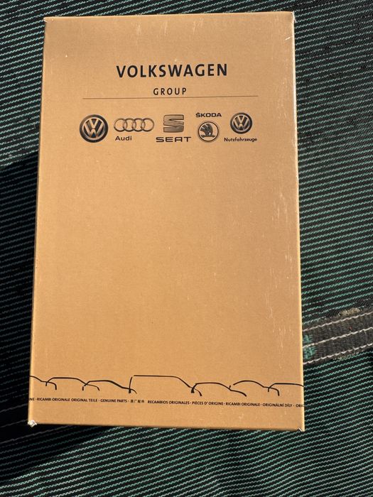 Оригінальний паливний фільтр VAG, код деталі 5Q0127177.