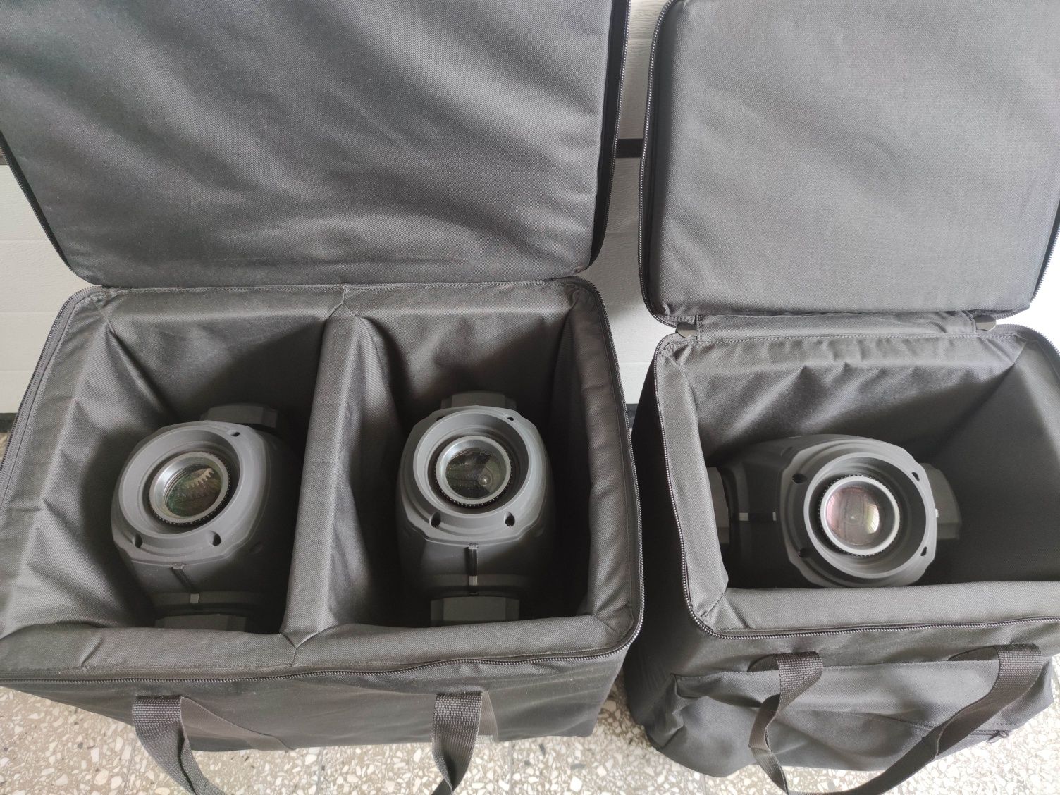 2 głowy ruchome spot Chauvet Intimidator 360, futerał