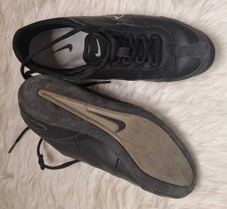 Sapatilhas em Couro Pretas da Nike