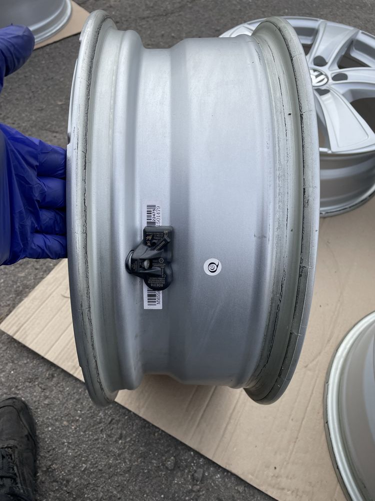 Диски R17/ 5x112/ 6J/ ET38/VW/ Volksvagen/ Passat/ Touran/ Tiguan