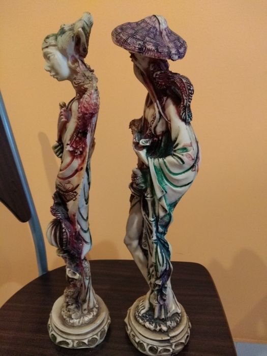 Figurki chińskie 2 szt. z alabastru.