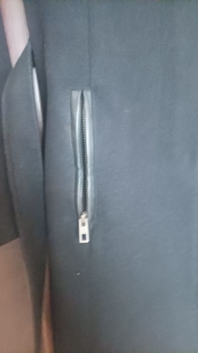 Чорне демісезонне пальто