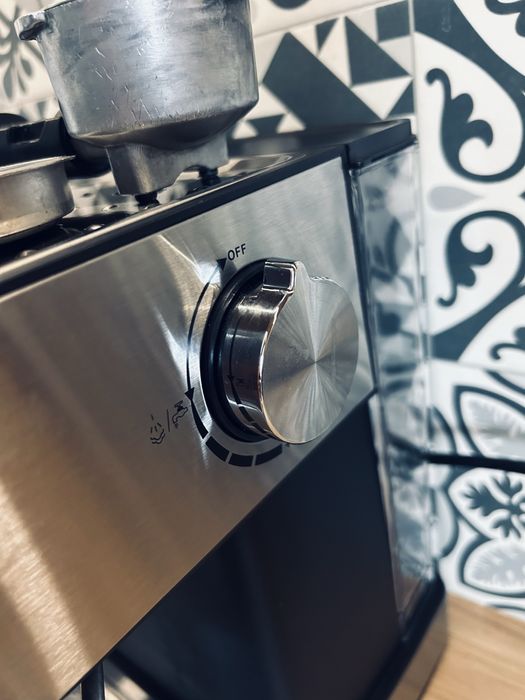 Ekspres ciśnieniowy kolbowy do kawy ZCM7255