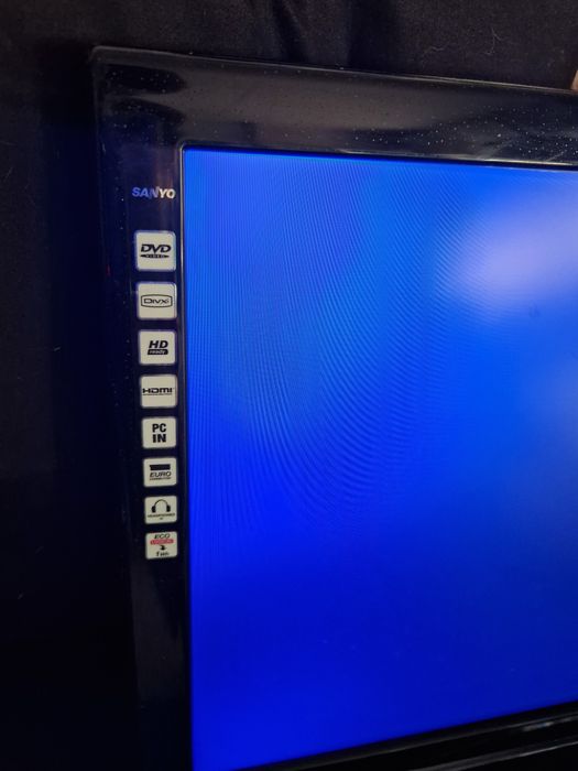 Tv LCD Sanyo 22" com leitor DVD