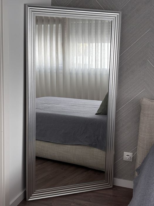 Espelho decorativo moldura prateada 80x1,65