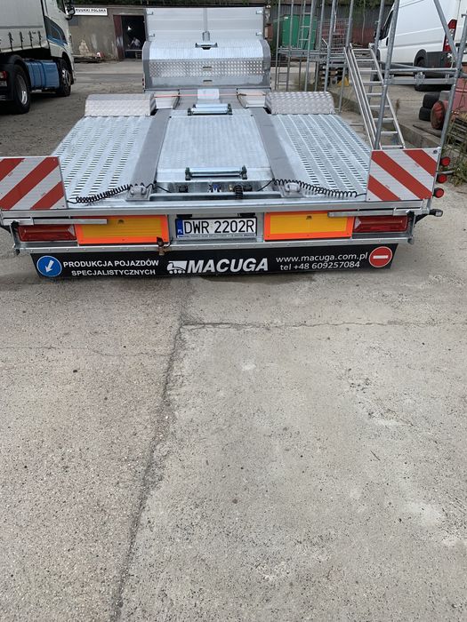 Naczepa niskopodwoziowa do transportu ciągników siodłowych, maszyn.