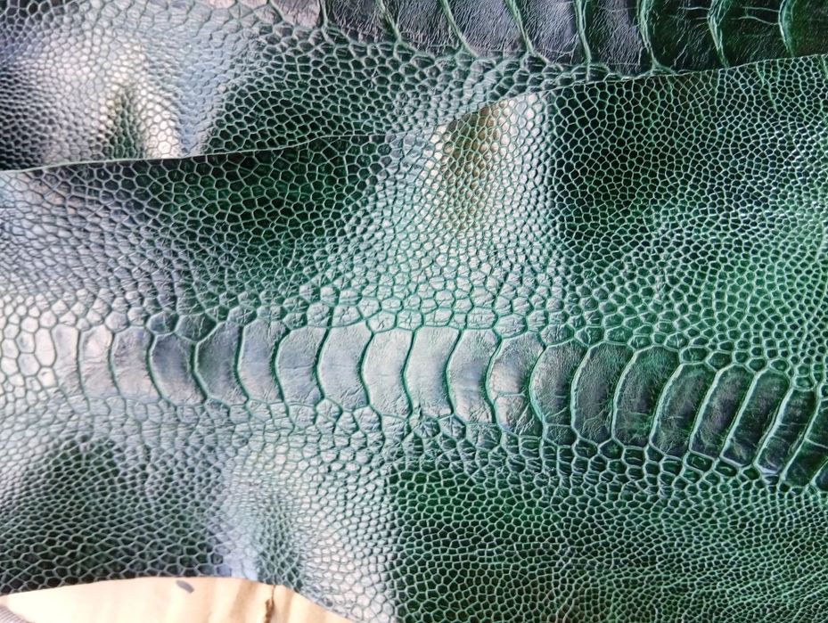 Экзотика, кожа страуса,также есть кожа угря состроченная, и игуаны