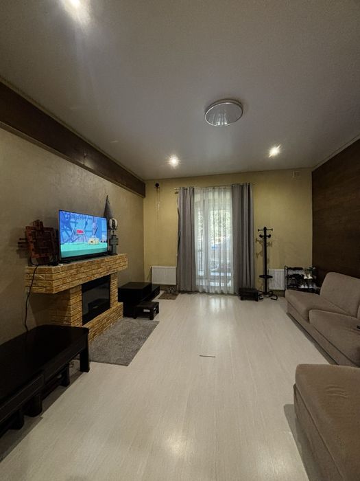 Терміново, 75 кв м, двокімнатна квартира.  вул. Амброса