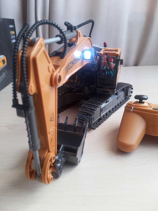 Крутий дитячий екскаватор на радіокеруванні поворотний зі звуком 1:20