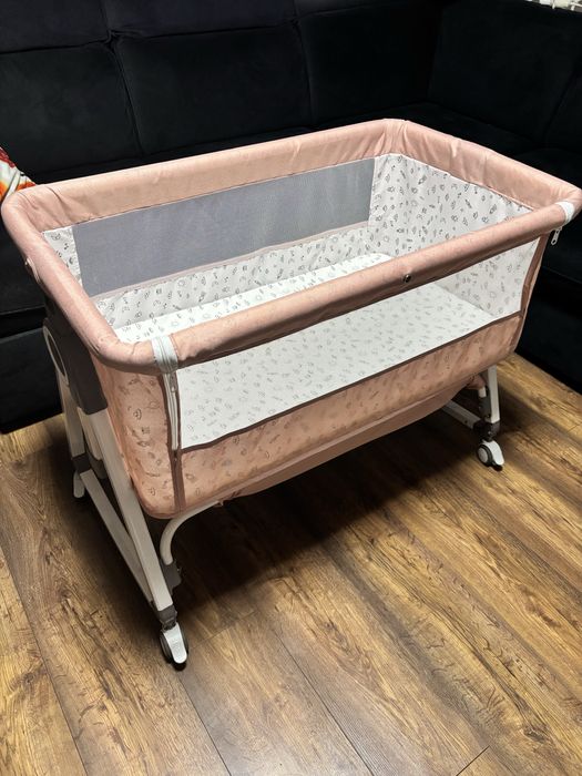 Łóżeczko turystyczne, dostawne