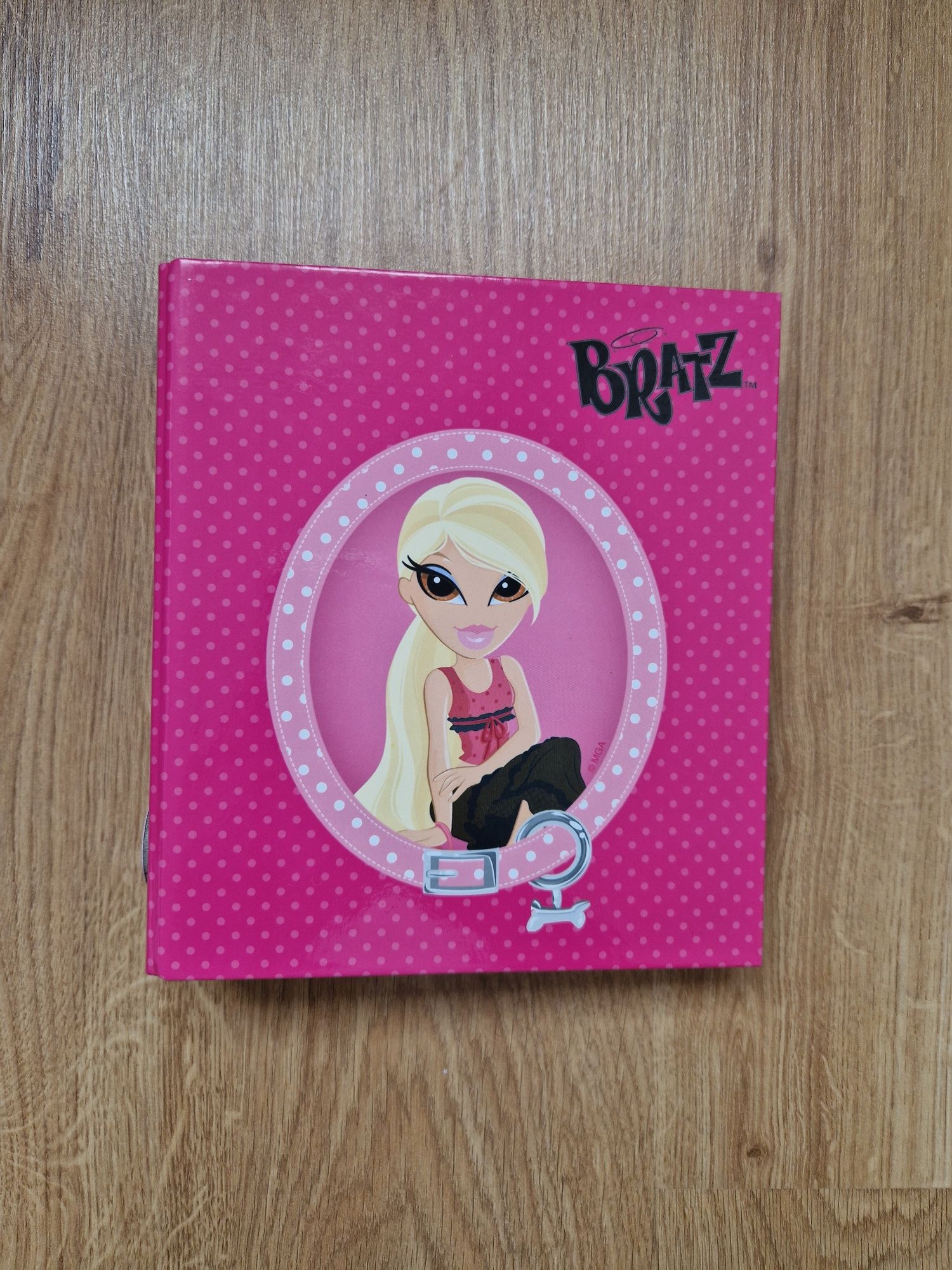 Bratz segregator na karteczki kolekcjonerskie zabawka MGA