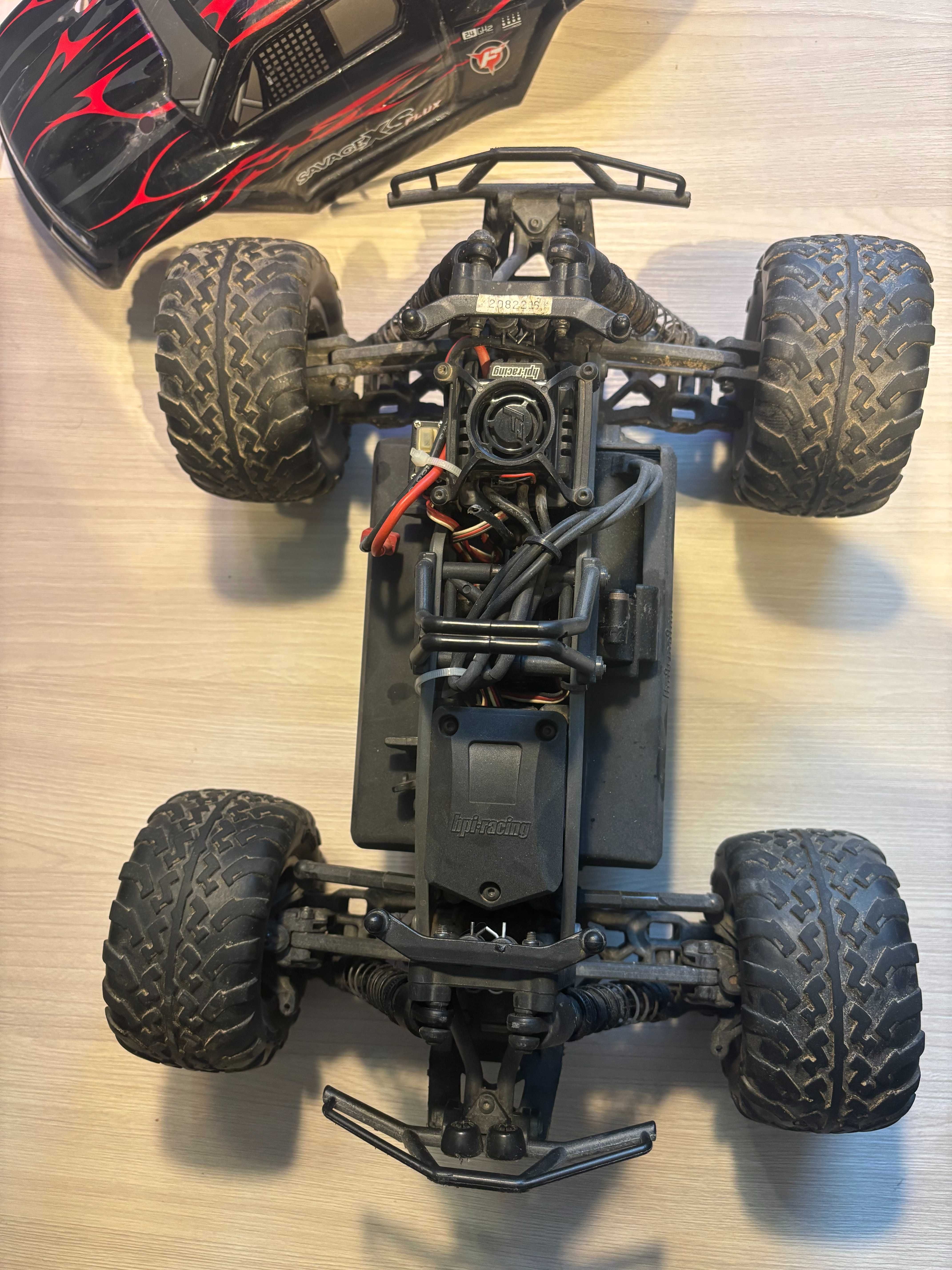 RC HPI RACING SAVAGE XS FLUX  + (Bateria , 3 budy i dodatkowe części)