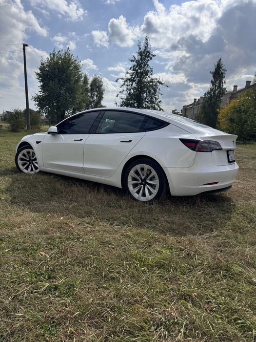 Оренда Tesla Model 3 2022 Long Range