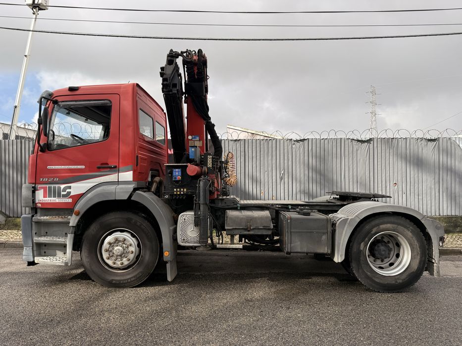 MERCEDES ATEGO COM GRUA HMF1820 C/RADIOCOMANDO ###OPORTUNIDADE###