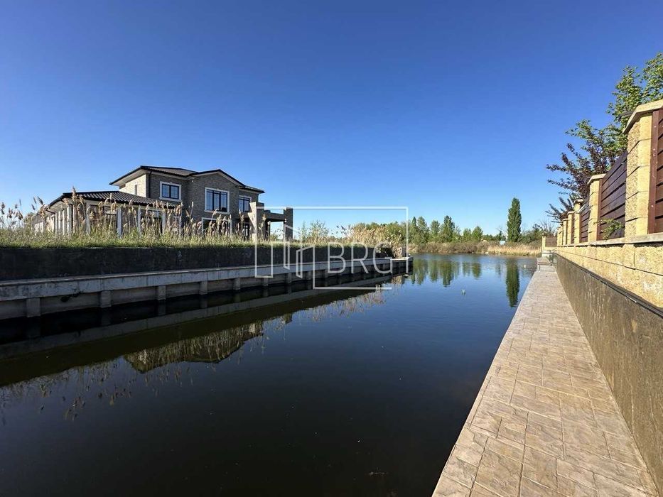 Продажа дома с бассейном и выходом на канал Днепра Дамба Козин без%