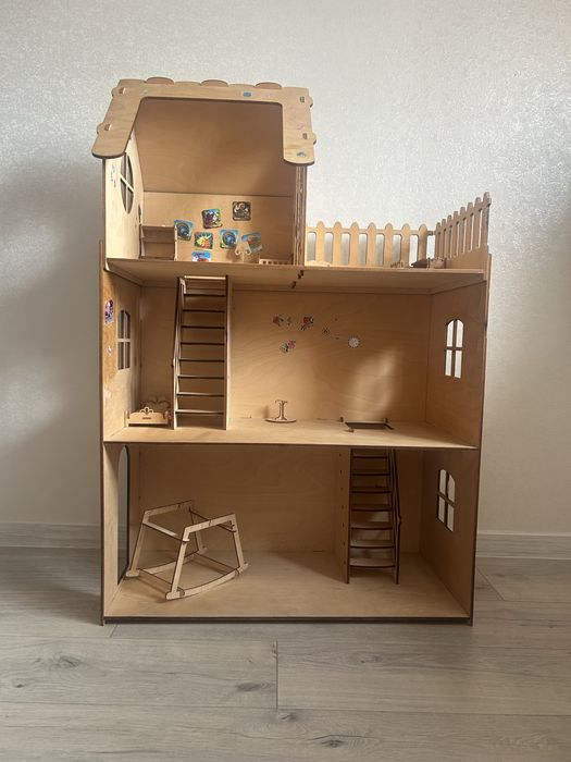 Продам великий ляльковий будинок з меблями