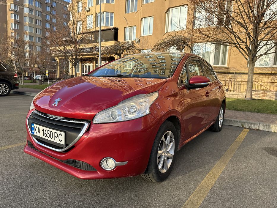 Автомобіль Peugeot 208
