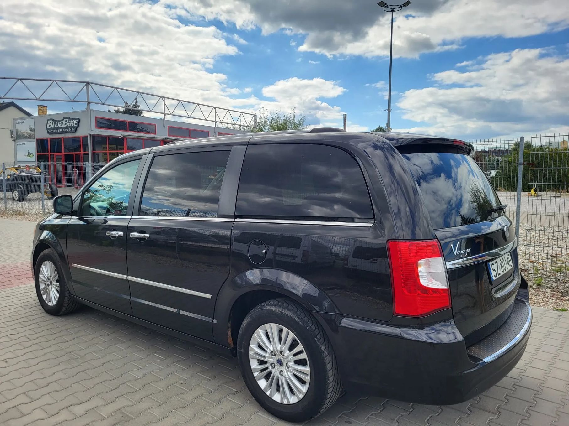 Lancia Voyager Salon Polska, Faktura,
