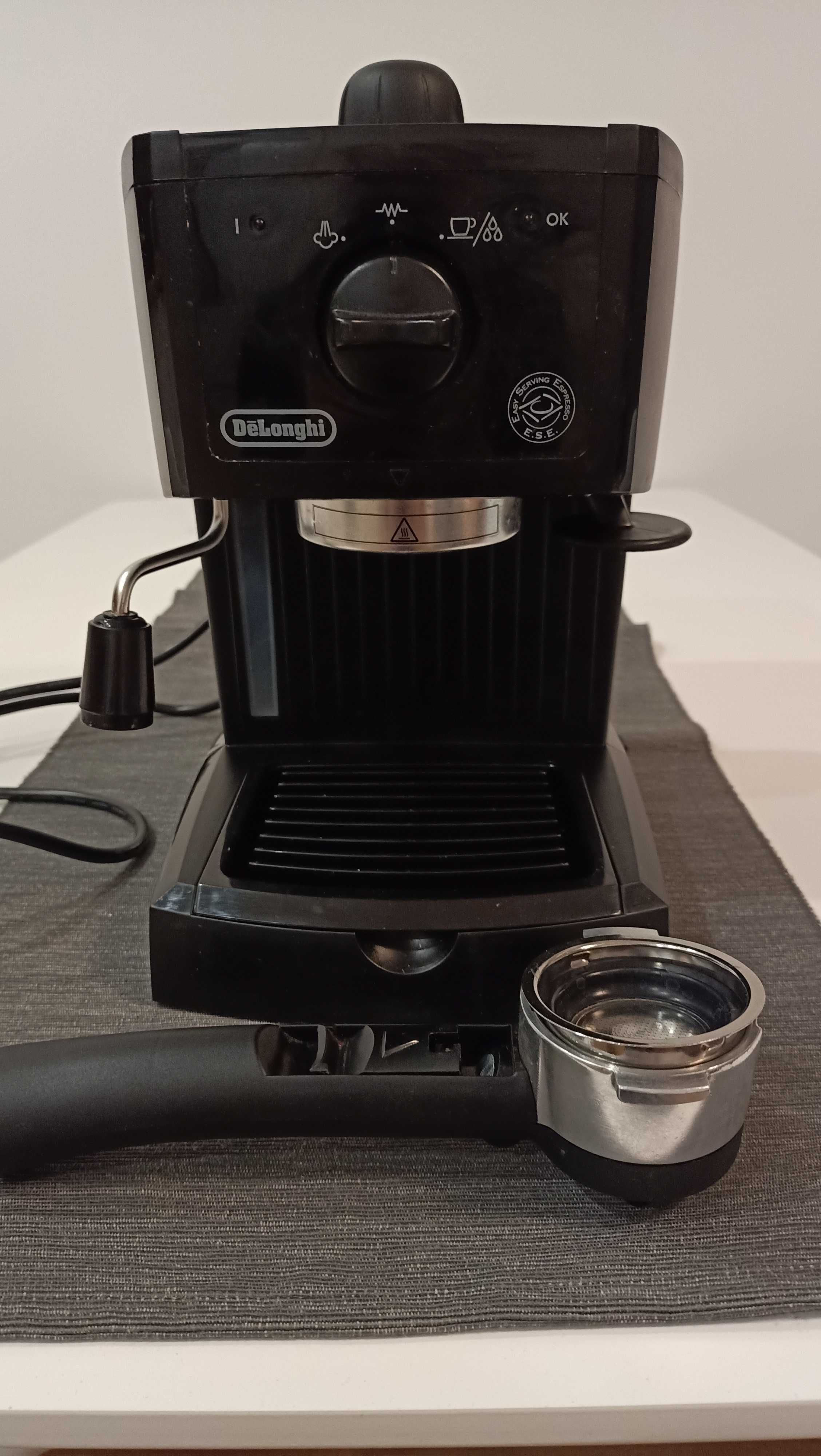 Ekspres do kawy ciśnieniowy De'Longhi EC 151.B Czarny