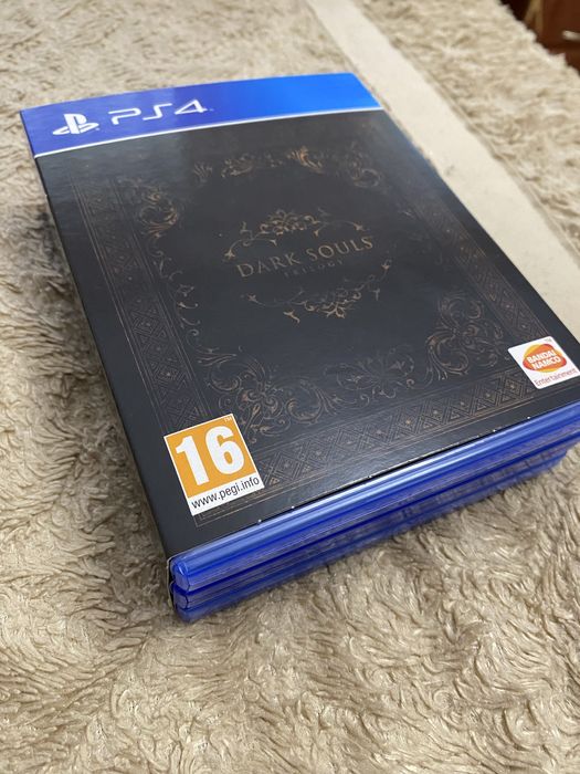 Диск PlayStation 4 Dark Souls Trilogy