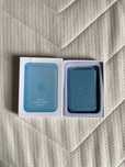 Apple wallet blekitny