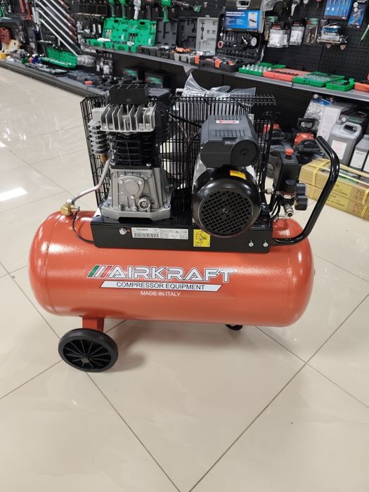 Компресор 100л, 350л/хв, 220B, 2,2кBт поршневий з ремінним приводом.