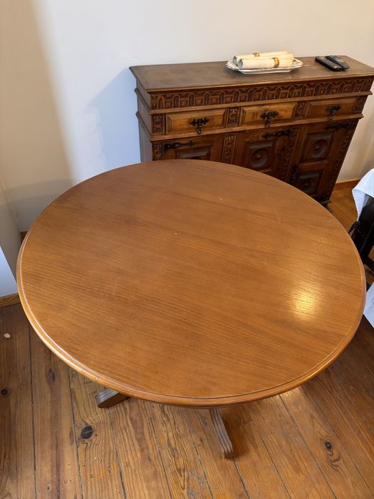 Mesa redonda de madeira maciça – 95 cm – em bom estado