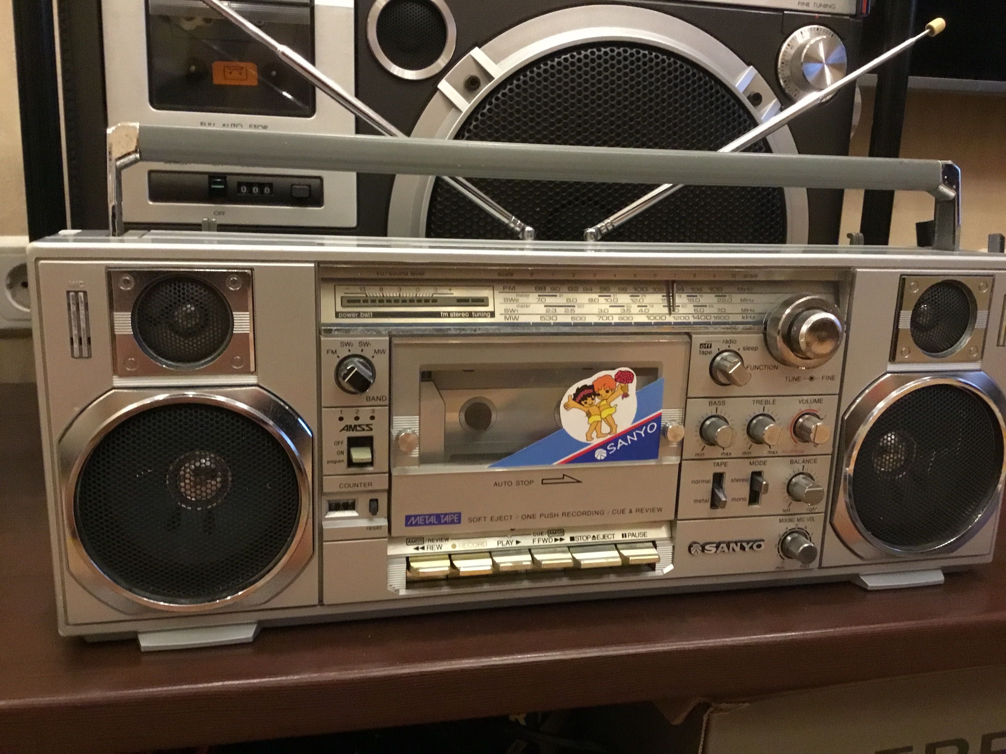 Sanyo 7900 мангнітофон FM 108