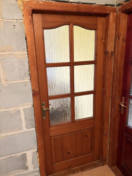 Drzwi wewnętrzne z ościeżnicą futryną lewe prawe z litego drewna