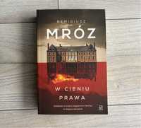 „W cieniu prawa” Remigiusz Mróz