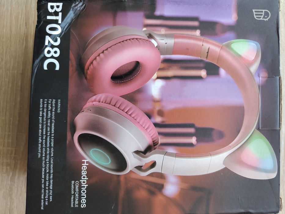 Круті та яскраві підліткові навушники