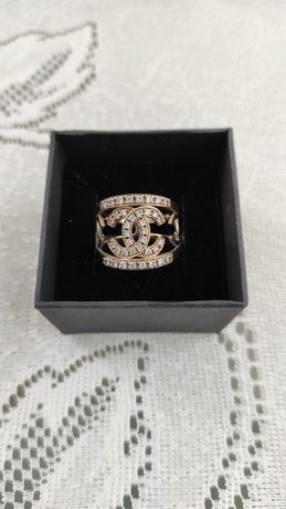 Złoty pierścionek Chanel CC 4,5gr szeroki