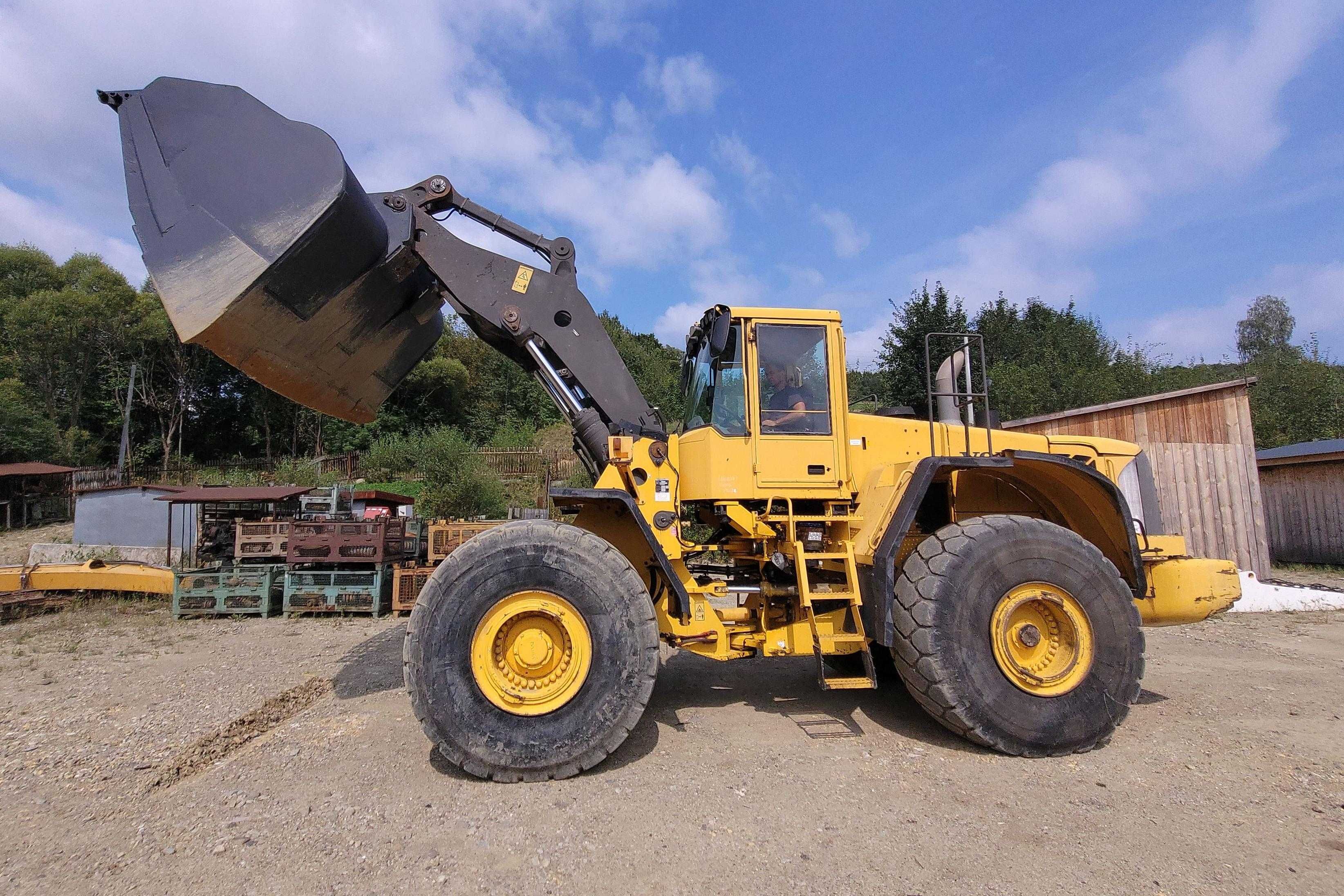 Ładowarka kołowa Volvo L220E. Łyżka