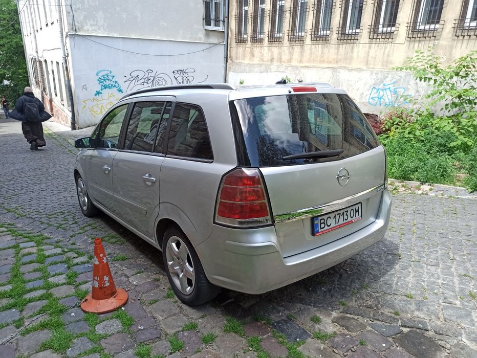 Opel Zafira B, Опель Зафіра Б