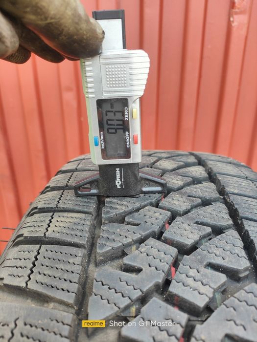 Bridgestone Blizzak W810 215/60/17 c