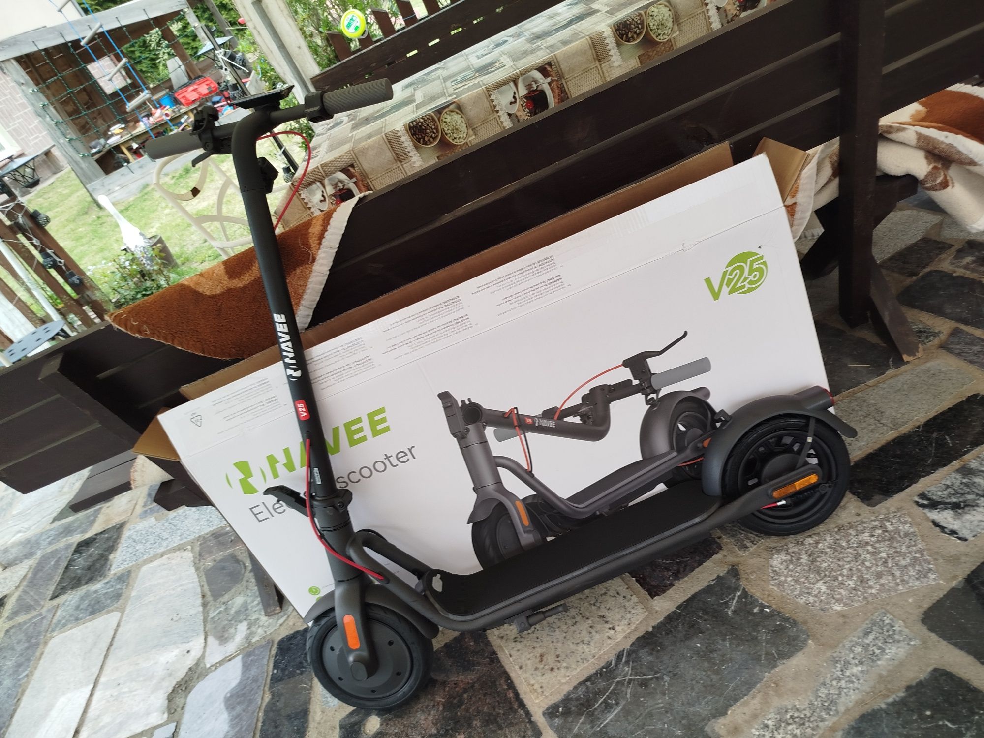 Hulajnoga navee v25