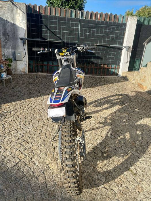 Malcor xzf 250 com starter eletrico. Poucas horas boa para iniciante